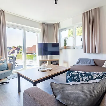 Lee Apartment *